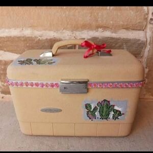 Vintage 7th Travel Case with Cactus Design